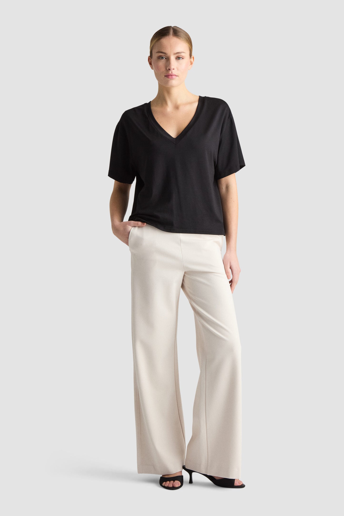 Residus Sisi Tee Black