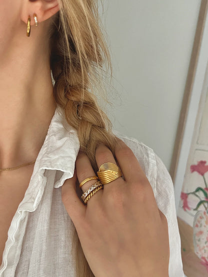 Hedda Huggie Ring