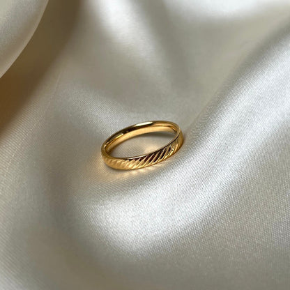 Oblique Olga Ring