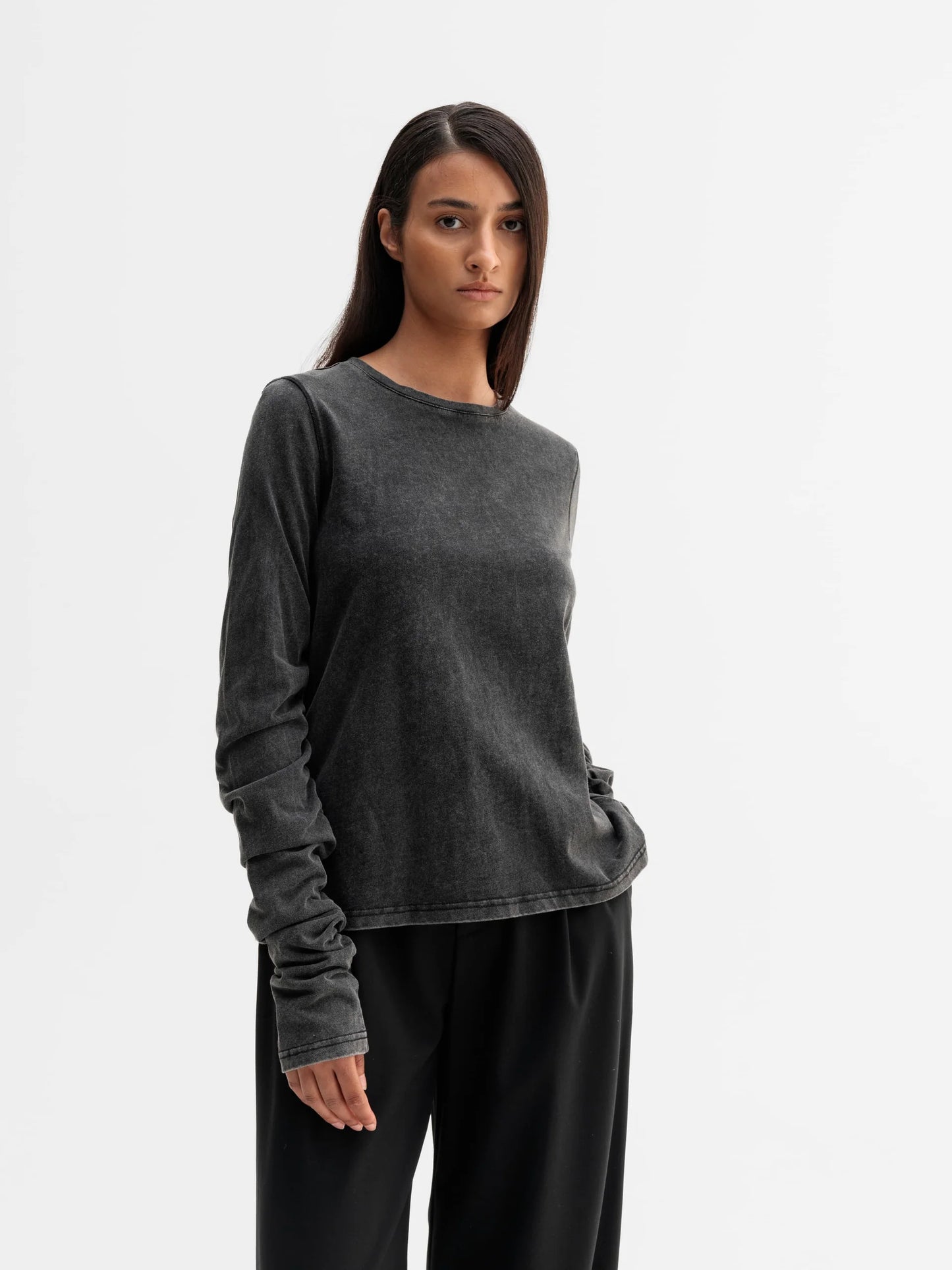 Ahlvar Gallery Ona LS Tee washed Black